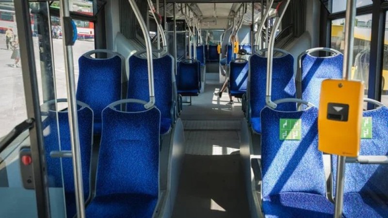 Нетрезвые мужчины приставали к девушкам в автобусе Кокшетау