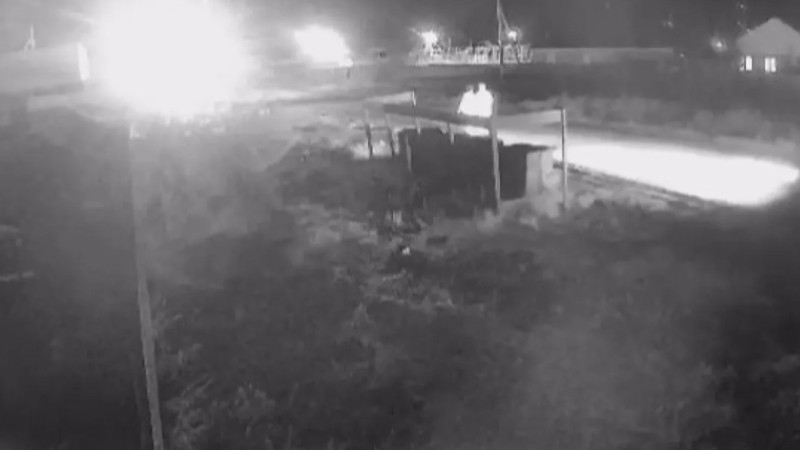 В ЗКО пьяный водитель сбил двух женщин и скрылся (ВИДЕО)