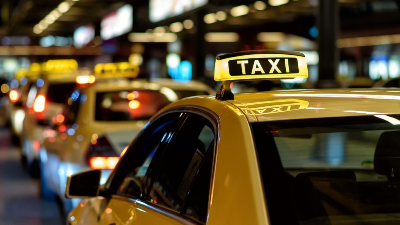 В Астане таксиста арестовали на 10 суток за приставания к пассажирке